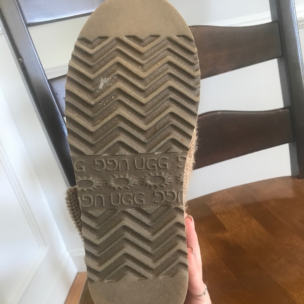 UGGS - Picture 4 of 6